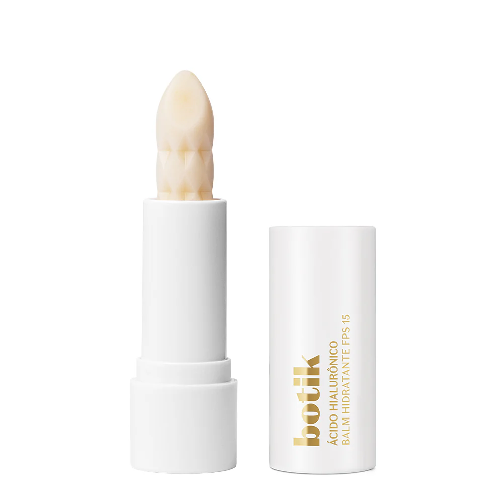 Labiales Make B. va más allá del maquillaje para ofrecerte un tratamiento de dermomaquillaje para labios: el bálsamo labial Make B. Lip Chronology Color Repair repara, protege y aporta un sutil color. De día, este bálsamo para labios rojo revitaliza y proporciona una piel sana hasta por dos semanas. Desarrollado como un dermomaquillaje labial, hidrata y repara los labios secos, formando una película protectora. Con SPF 15, protege de los rayos UV. Su fórmula está enriquecida con ácido hialurónico y pantenol, que hidratan de inmediato y reparan los labios secos. Además, les aporta un toque de color rojo, dejando los labios con un aspecto seductor. De fácil aplicación, el bálsamo labial es ideal para el uso diario, garantizando labios suaves, hidratados y protegidos. - O Boticário - Skin Experts Pamplona